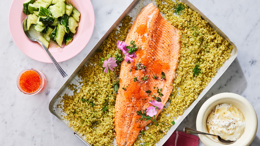 Ugnsbakad regnbåge med rostad dillbulgur och citronyoghurt