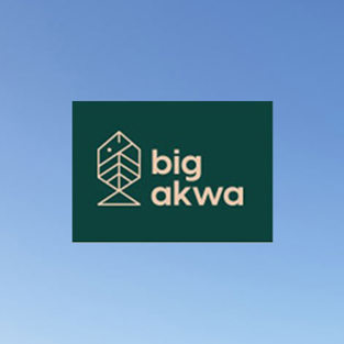 Logotyp Big Akwa mot blå bakgrund